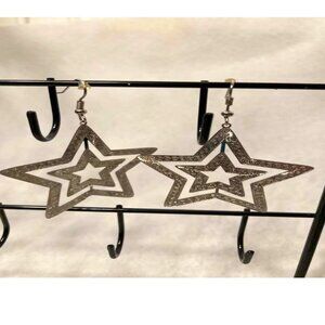 STAMPED ALUMINUM DOUBLE STAR CUTOUT HANGER EARRINGS